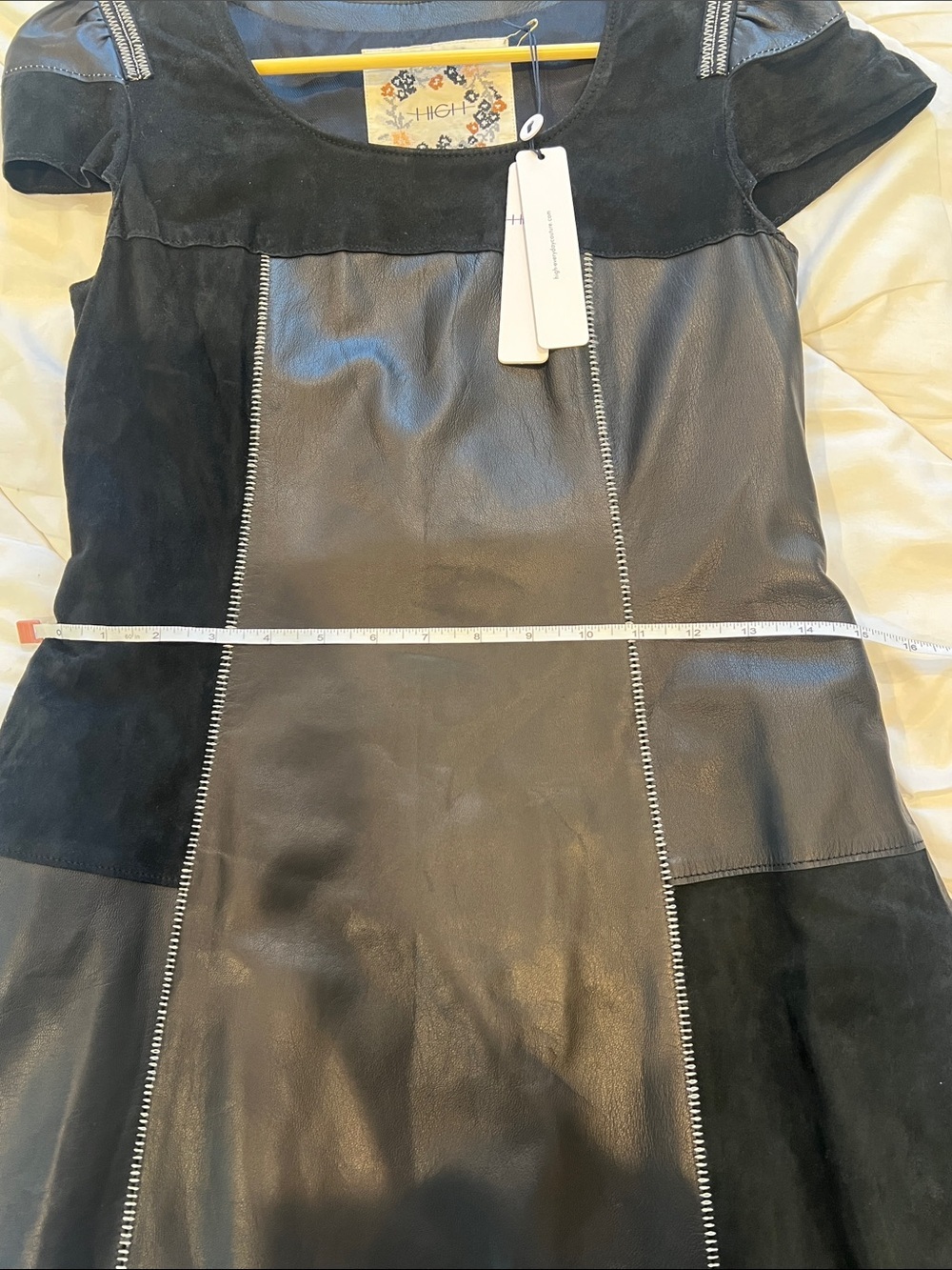 Designer Quiet LuxuryBlack Mixed Media Midi Dress with Short Sleeves and Pockets - Picture 8 of 15